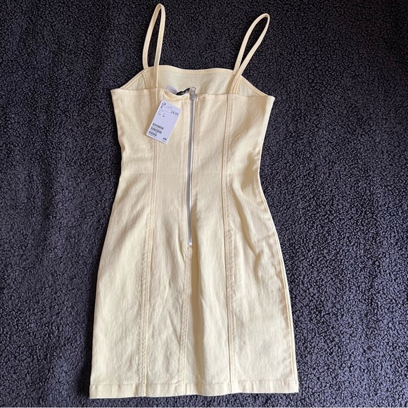 H&M | Divided Bodycon Dress - Picture 2 of 3